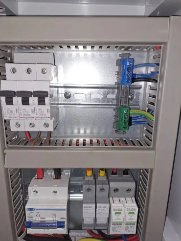 off-grid-pogled-tablo